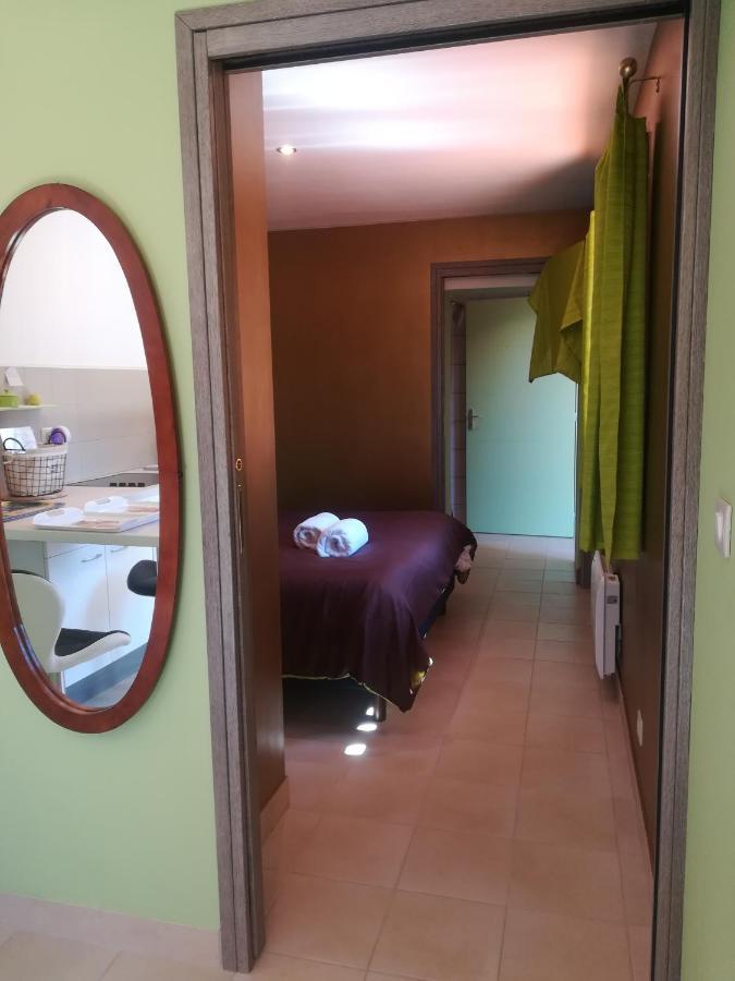 Appartement Avec Jacuzzi Hammam Sauna Privatise Au Rez De Chaussee Ds Maison A Voglans A 2 Kilometres Du Lac Du Bourget En Savoie Entre Chambery Et Aix Les Bains Cure Thermale ห้อง รูปภาพ