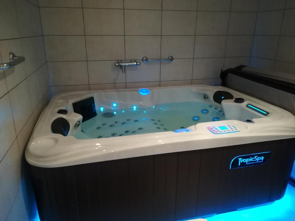 Appartement Avec Jacuzzi Hammam Sauna Privatise Au Rez De Chaussee Ds Maison A Voglans A 2 Kilometres Du Lac Du Bourget En Savoie Entre Chambery Et Aix Les Bains Cure Thermale ภายนอก รูปภาพ