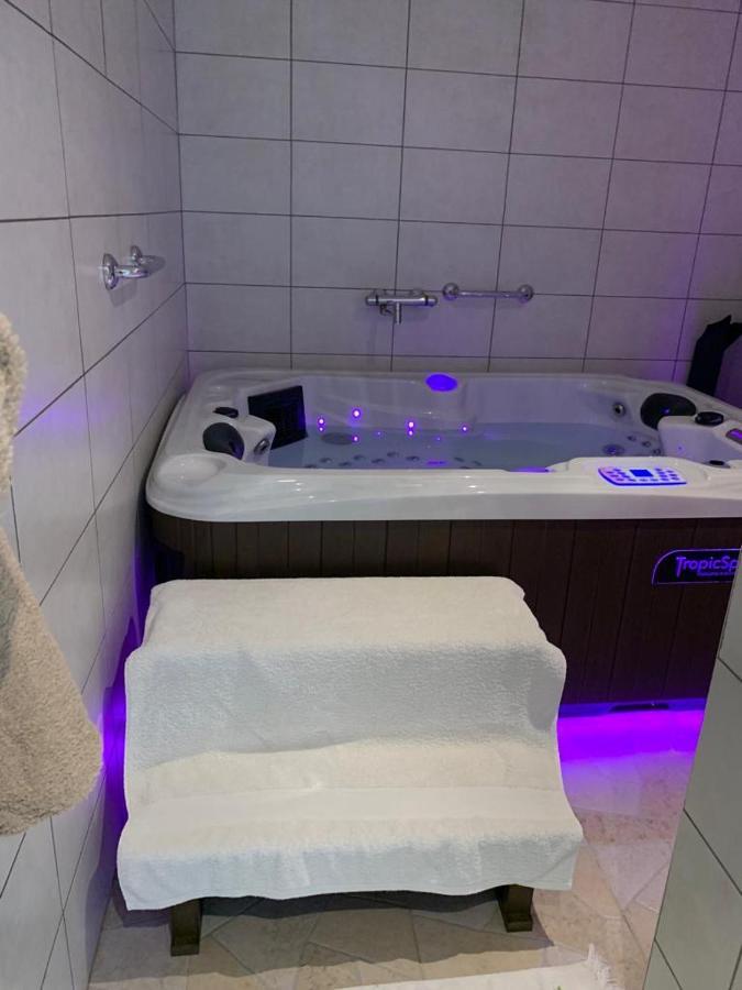 Appartement Avec Jacuzzi Hammam Sauna Privatise Au Rez De Chaussee Ds Maison A Voglans A 2 Kilometres Du Lac Du Bourget En Savoie Entre Chambery Et Aix Les Bains Cure Thermale ภายนอก รูปภาพ