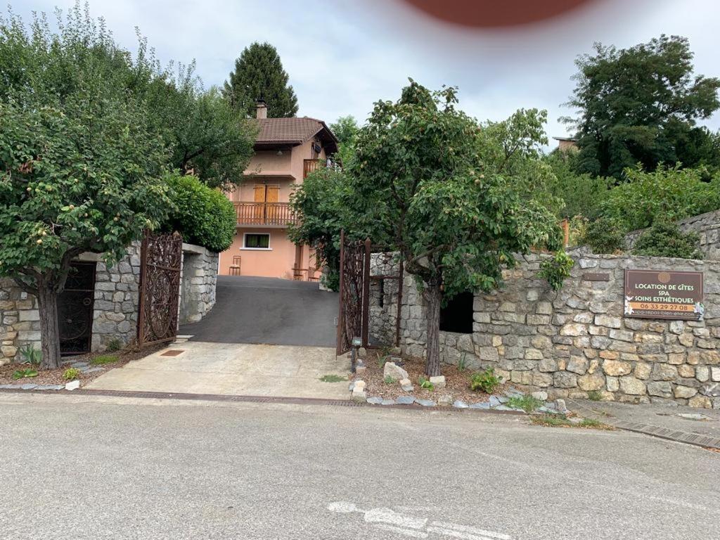 Appartement Avec Jacuzzi Hammam Sauna Privatise Au Rez De Chaussee Ds Maison A Voglans A 2 Kilometres Du Lac Du Bourget En Savoie Entre Chambery Et Aix Les Bains Cure Thermale ภายนอก รูปภาพ